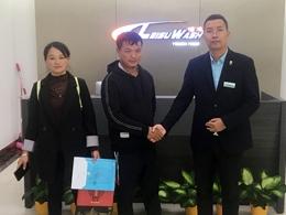 bevitor伟德五周年庆典，恭喜云南省曲靖市罗平县李总来厂订购一台镭鹰S90自动洗车机