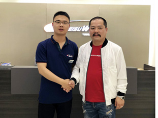 好品质bevitor伟德造，上海市侯总来厂订购一台镭豹360炫彩型洗护一体机