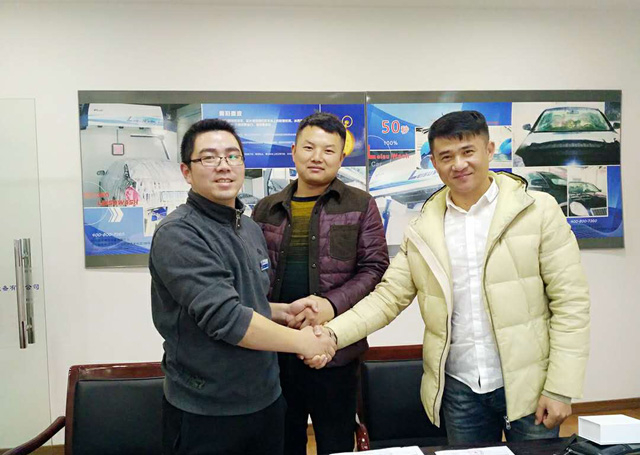 bevitor伟德销售火热进行中，湖北省潜江市“喜路汽修”订购一台镭豹360炫彩型