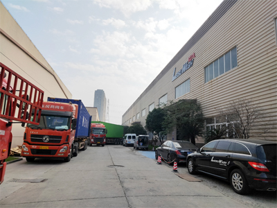 海外发货现场，镭翼DG仿形高压无接触洗车机发往伊朗大不里士