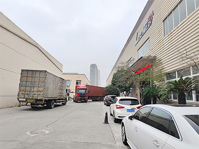 海外发货现场，两台镭翼SG仿形高压无接触洗车机发往韩国大田市