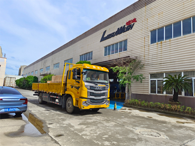 发货现场，LEISUWASH S90旗舰型洗车机发往河南省南阳市邓县
