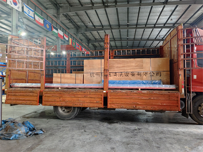 发货现场，LEISUWASH S90旗舰型洗车机发往福建省漳州市中石化加油站