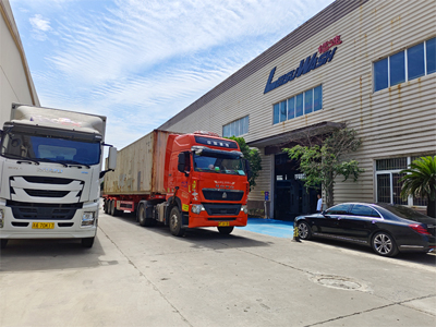 海外发货现场，两台LEISUWASH SG仿形高压无接触自动洗车机发往韩国天安市
