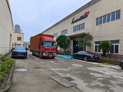 海外发货现场，LEISUWASH 360极速型无接触洗车机发往俄罗斯萨拉托夫