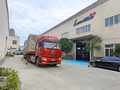 海外发货现场，七台LEISUWASH 360极速型无接触洗车机发往俄罗斯萨马拉