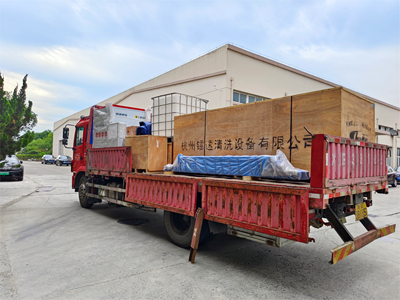 发货现场，LEISUWASH S90旗舰型洗车机发往山西省吕梁市中国石化加油站