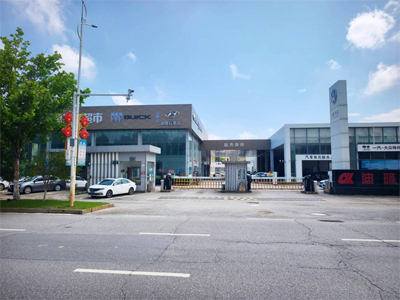 LEISUWASH S90旗舰型洗车机在江西省上饶市迪隆现泰汽车有限公司安装完成交付使用