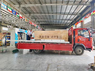 发货现场，LEISUWASH S90旗舰型洗车机发往广西省百色市田林县利周加油站