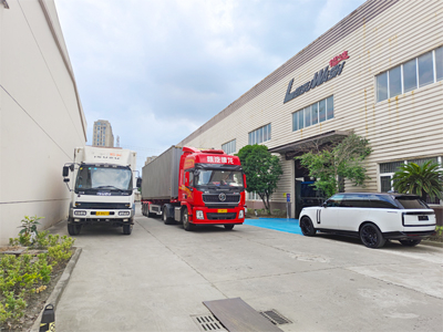 海外发货现场，五台LEISUWASH S90旗舰型高压无接触洗车机发往白俄罗斯