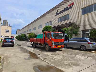 海外发货现场， LEISUWASH S90旗舰型高压无接触洗车机发往以色列